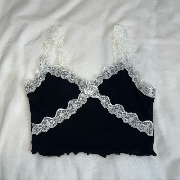 Lace Trim Crop Top - Picture 2 of 3